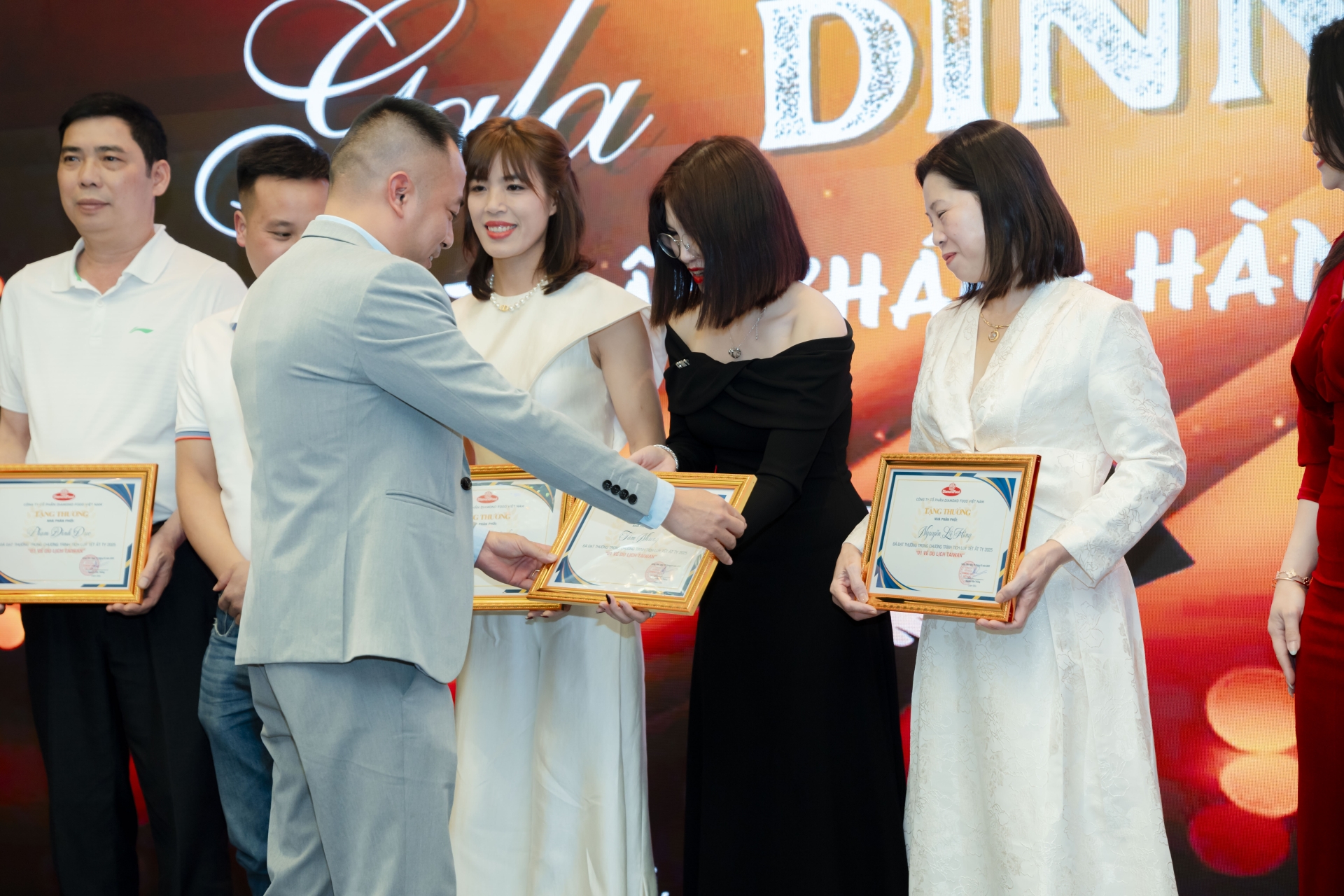 TRI ÂN KHÁCH HÀNG (19/03/2025)