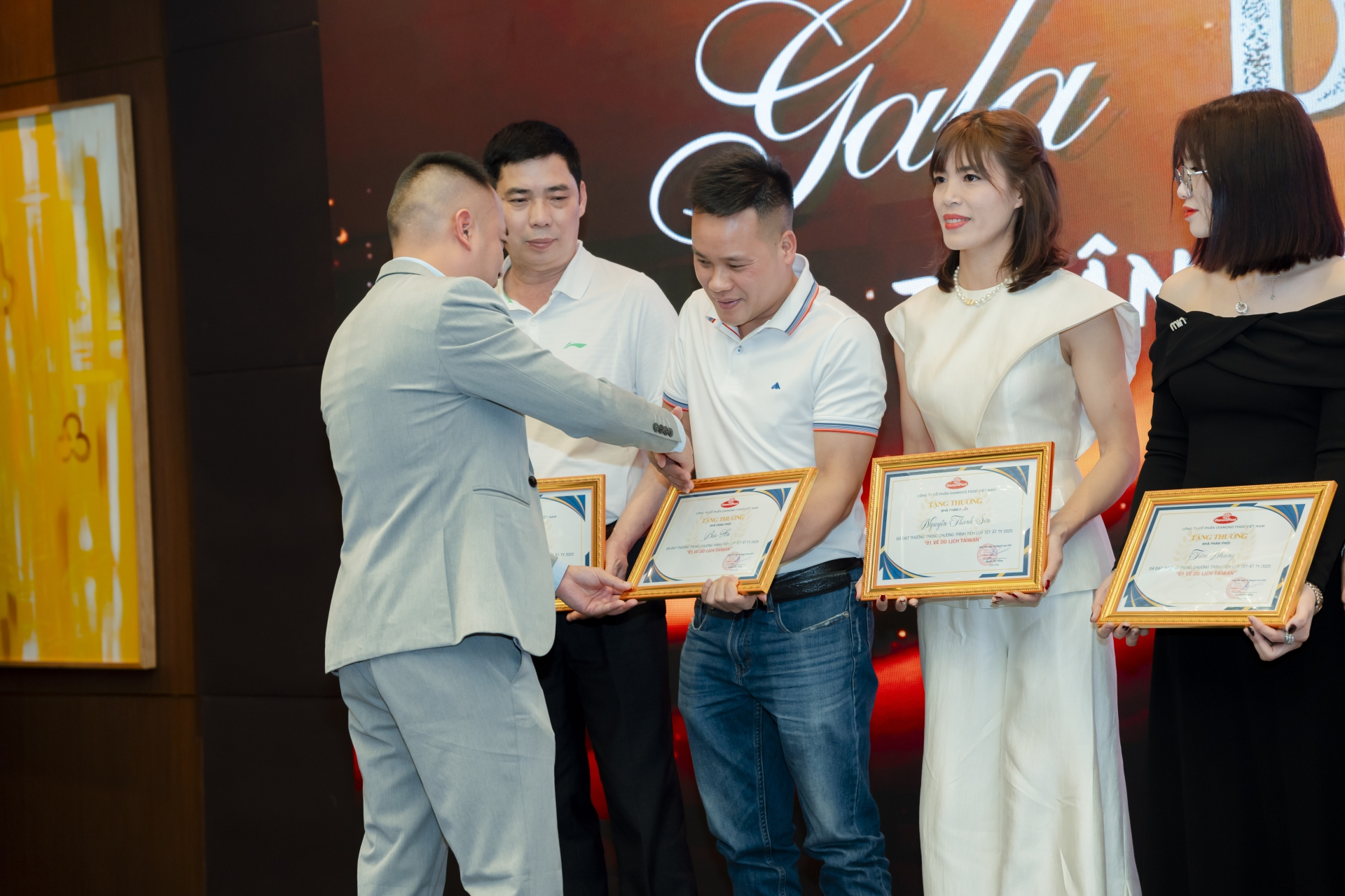 TRI ÂN KHÁCH HÀNG (19/03/2025)