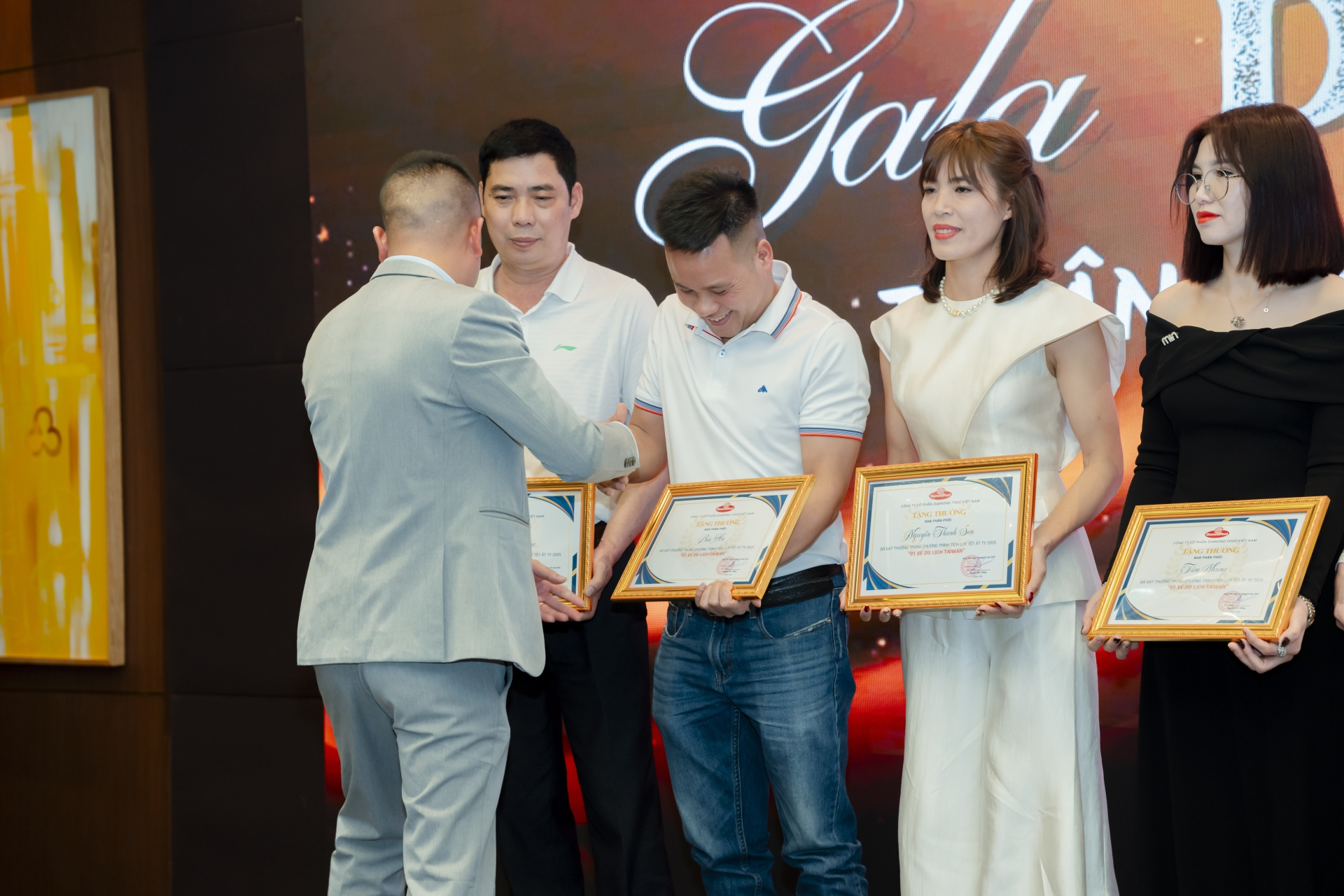 TRI ÂN KHÁCH HÀNG (19/03/2025)